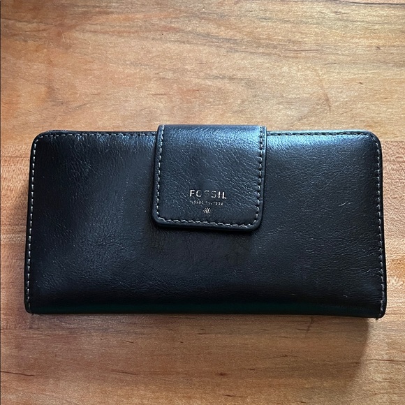 Fossil Leather Wallet - Picture 1 of 5